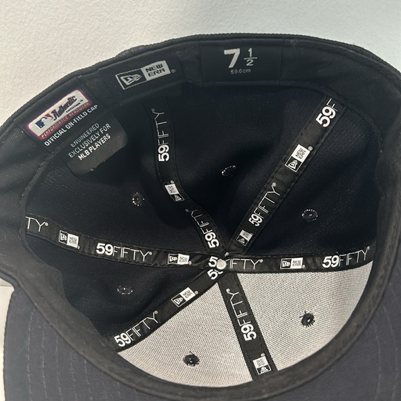 New York Yankees Fitted Hat - Picture 3 of 3